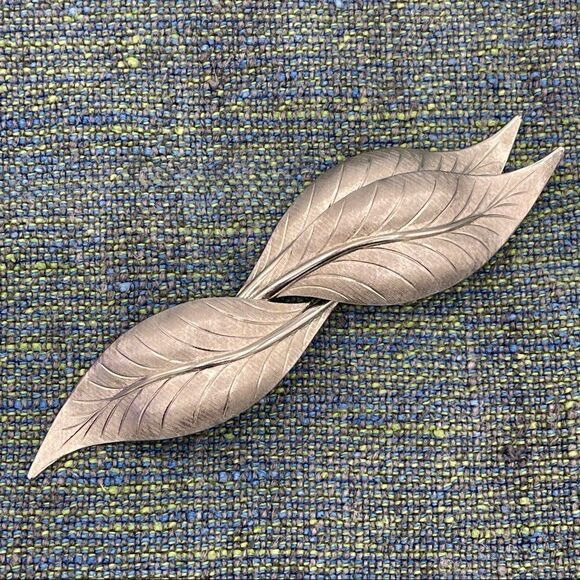 Vintage Triple Leaf Silver Tone Brooch Pin - Picture 1 of 16